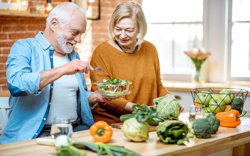 xây dựng lối sống và chế độ dinh dưỡng lành mạnh cho người già