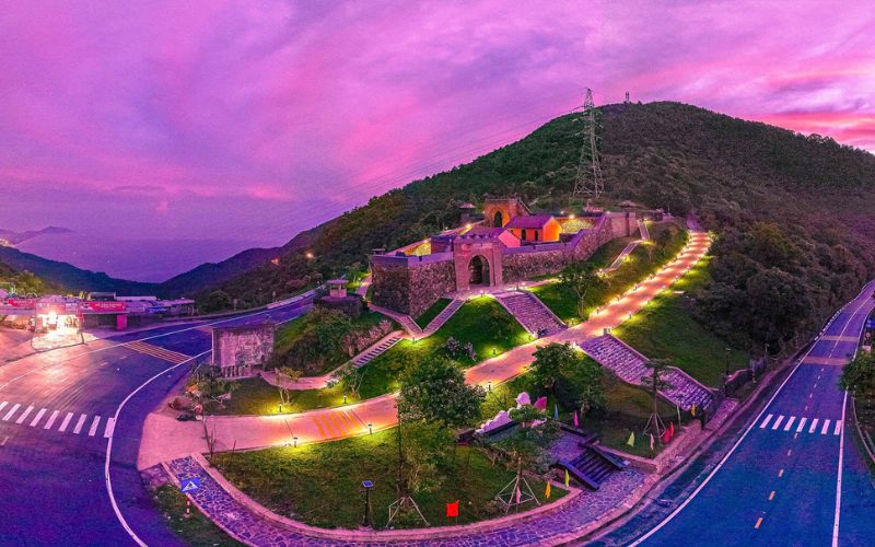 trong lúc đi đèo hải vân