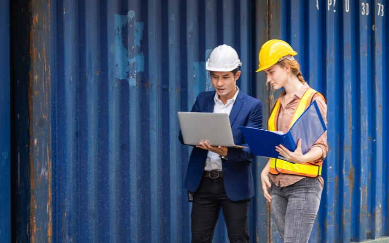 Hỗ trợ thủ tục hải quan và pháp lý